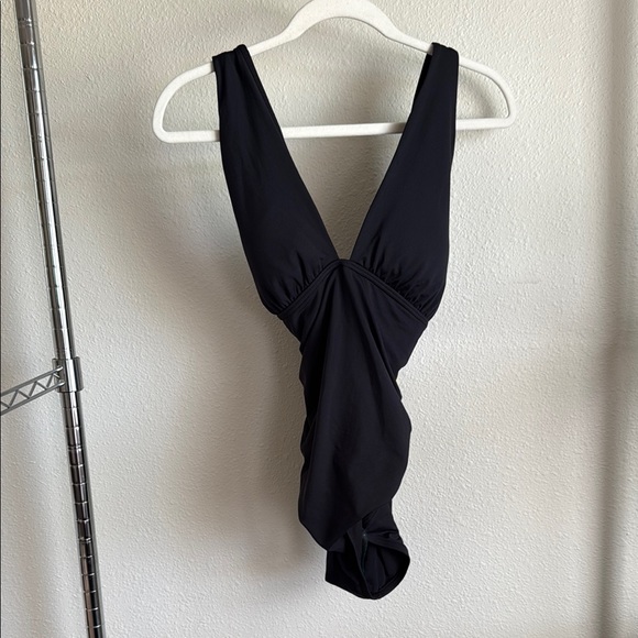 MICHAEL MICHAEL KORS Black Swim suit. - Picture 2 of 10
